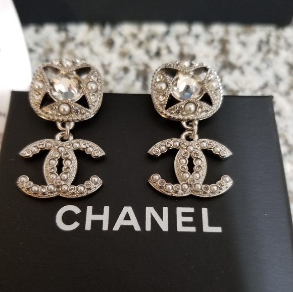 🆕 SOLD !!!! CHANEL Runway Spring /Summer 22 - Picture 10 of 12